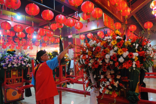 Semarak Persiapan Cap Go Meh di Klenteng Hok Lay Kiong