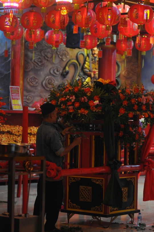 Semarak Persiapan Cap Go Meh di Klenteng Hok Lay Kiong