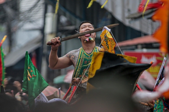 Atraksi Tak Biasa Tatung Meriahkan Festival Cap Go Meh 2023 di Jakarta