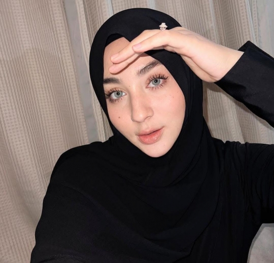 Sukses Turun 30kg, Ini 7 Potret Margin Istri Ali Syakieb Makin Cantik Bak Barbie Arab