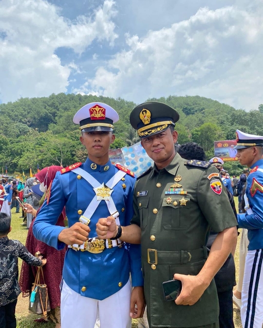 Satu Keluarga ini Semuanya TNI, dari Ayah, Ibu hingga Anak Pangkatnya Perwira