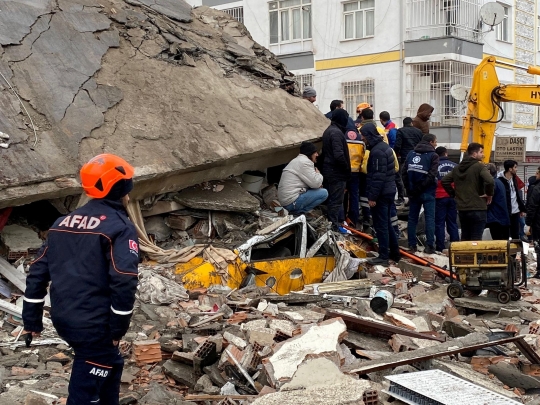 Porak-poranda Turki Diguncang Gempa Bermagnitudo 7,8