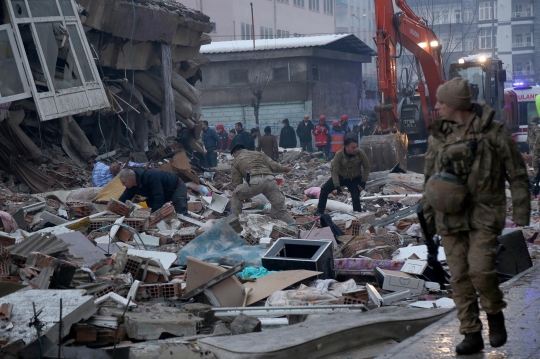 Porak-poranda Turki Diguncang Gempa Bermagnitudo 7,8