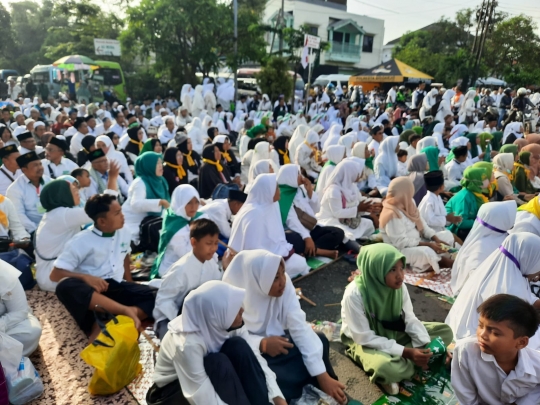 Potret Jutaan Jemaah NU Padati Jalanan Sidoarjo