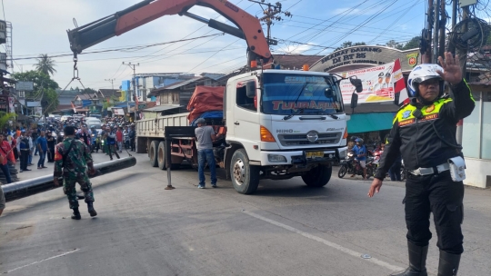 Potret Gesit Kopka Azmiadi Kembali Beraksi Urai Kemacetan sampai Naik Truk