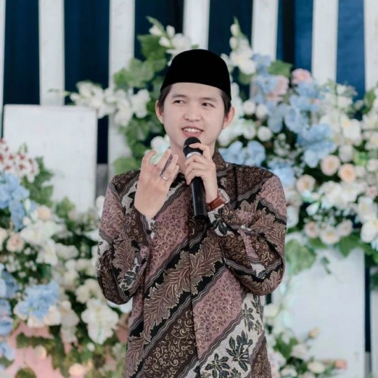 Dulu Bandar Judi, Ini Potret Ustaz Viral Dennis Lim yang Disebut Mirip Song Joong Ki