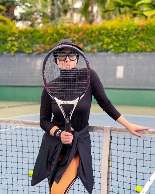 Deretan Foto Syahrini Latihan Tenis di Singapura, Penampilannya Curi Perhatian