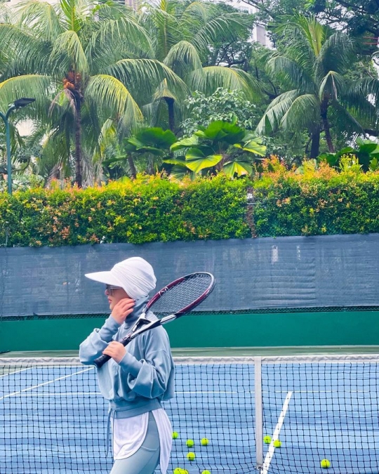 Deretan Foto Syahrini Latihan Tenis di Singapura, Penampilannya Curi Perhatian