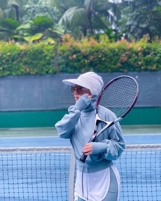 Deretan Foto Syahrini Latihan Tenis di Singapura, Penampilannya Curi Perhatian