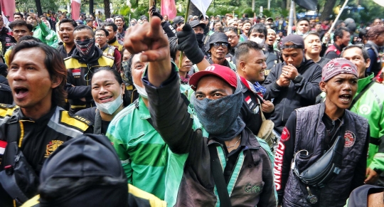 Tolak Penerapan ERP, Ratusan Driver Ojek Online Geruduk Balai Kota