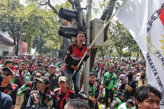 Tolak Penerapan ERP, Ratusan Driver Ojek Online Geruduk Balai Kota