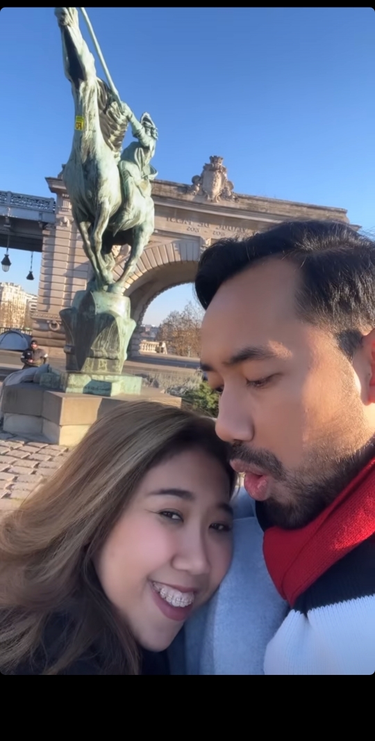 Bulan Madu, Ini Deretan Foto Romantis Kiky Saputri dan Suami di Paris