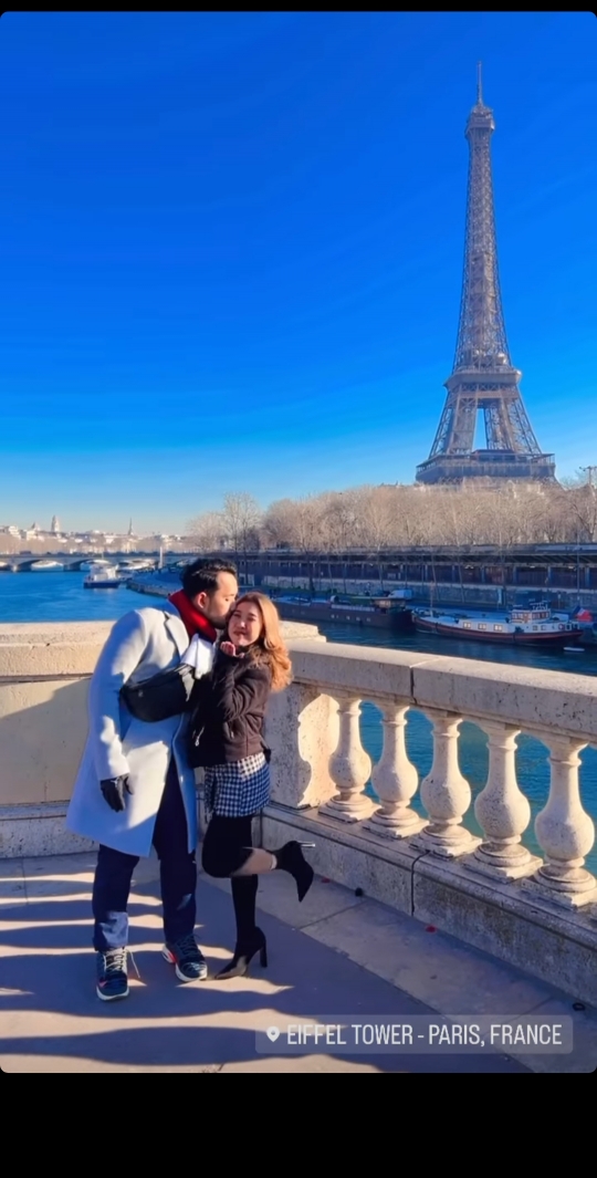Bulan Madu, Ini Deretan Foto Romantis Kiky Saputri dan Suami di Paris