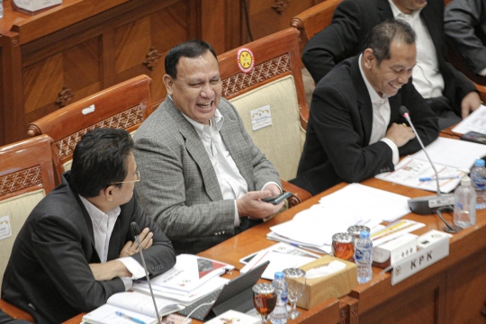 Senyum Ketua KPK Pamerkan Serapan Anggaran di Depan Komisi III DPR