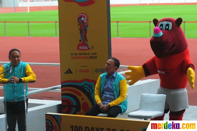 Menteri Pemuda dan Olahraga Zainudin Amali bersama Ketua Umum PSSI  Mochamad Iriawan saat Hitung Mundur 100 Hari Menuju Piala Dunia U20 di Gelora Bung Karno, Jakarta, Kamis (9/2/2023).  Piala Dunia U-20 2023 akan digelar di Indonesia mulai 20 Mei hingga 11 Juni mendatang di Stadion Gelora Bung Karno.