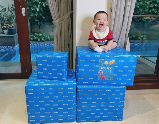 Potret Ganteng Baby Jourell Anak Cut Meyriska & Roger Danuarta, Si Bayi Murah Senyum