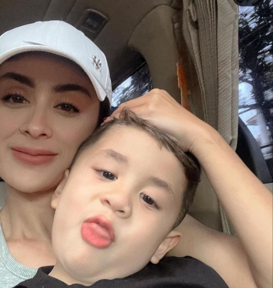 Ganteng & Lucu, Potret Terbaru Abizard Anak Selvi Kitty Stylenya 11 12 sama Sang Ayah