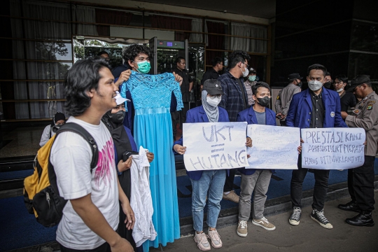 Protes UKT Mahal, Mahasiswa UNY Geruduk Kemendikbud Ristek