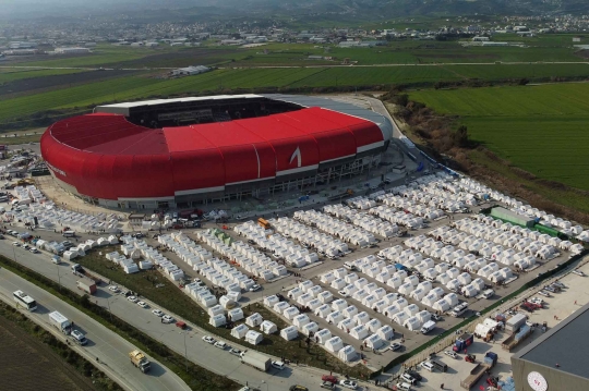 Turki Sulap Stadion Jadi Kamp Pengungsian Korban Gempa