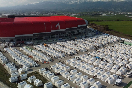 Turki Sulap Stadion Jadi Kamp Pengungsian Korban Gempa