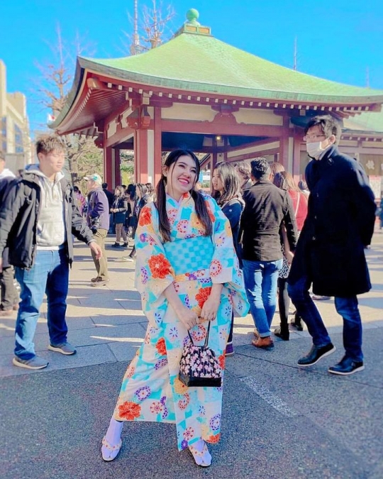 Potret Cantik Via Vallen Pakai Kimono, Penampilannya Disebut Bak Wanita Jepang