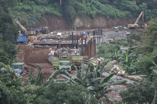 Proyek Saringan Sampah Kali Ciliwung Era Anies Molor dari Target