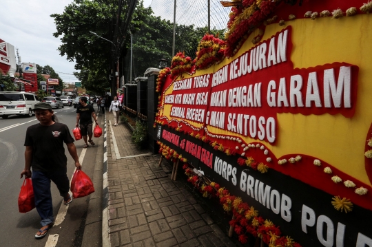 Karangan Bunga Hiasi Pengadilan Negeri Jakarta Selatan Saat Sidang Vonis Ferdy Sambo