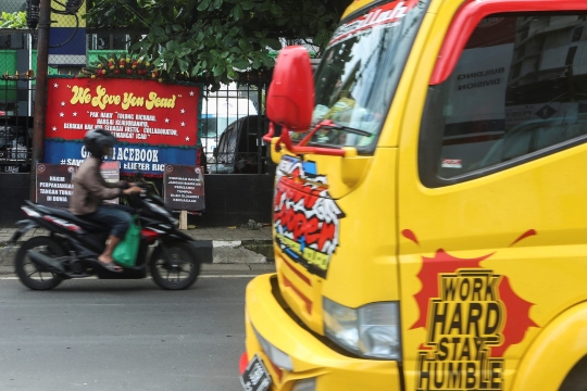 Karangan Bunga Hiasi Pengadilan Negeri Jakarta Selatan Saat Sidang Vonis Ferdy Sambo