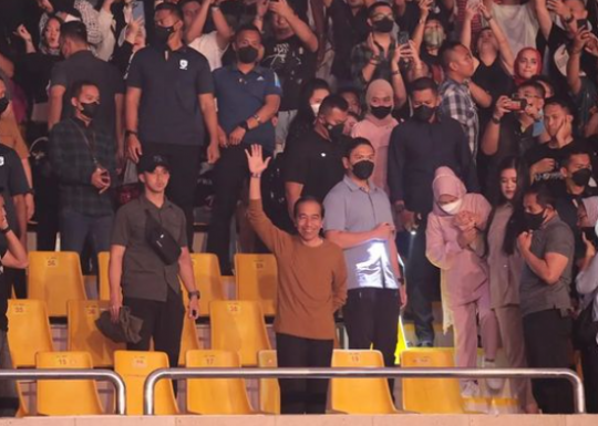 Jenderal Bintang Dua Turun Tangan Dampingi Jokowi dan Iriana Nonton Konser Dewa 19