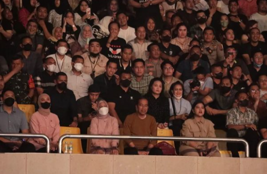 Jenderal Bintang Dua Turun Tangan Dampingi Jokowi dan Iriana Nonton Konser Dewa 19