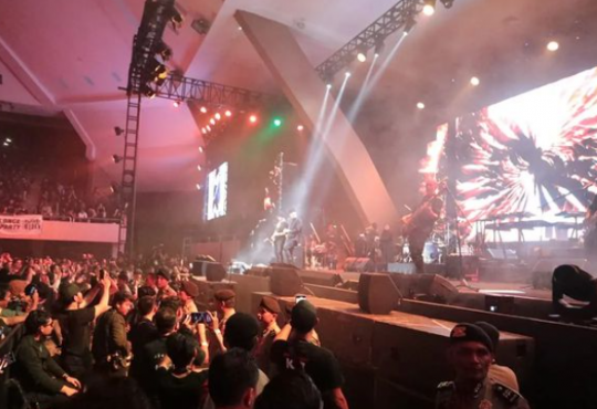 Jenderal Bintang Dua Turun Tangan Dampingi Jokowi dan Iriana Nonton Konser Dewa 19