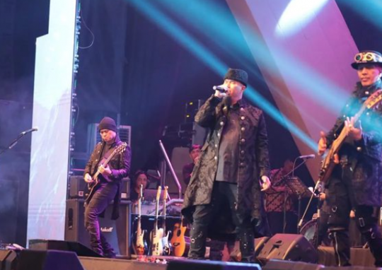 Jenderal Bintang Dua Turun Tangan Dampingi Jokowi dan Iriana Nonton Konser Dewa 19