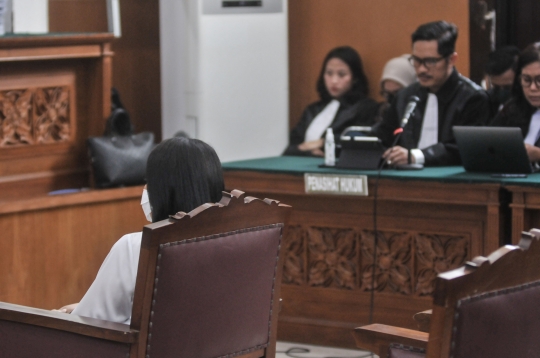 Reaksi Wajah Putri Candrawati Menjalani Sidang Vonis Majelis Hakim