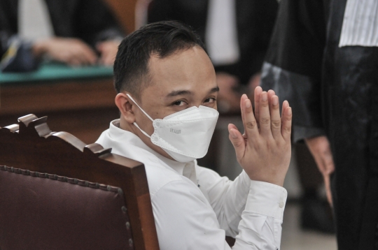 Ricky Rizal Tebar Senyuman Saat Jalani Sidang Vonis Kasus Pembunuhan Berencana Yosua