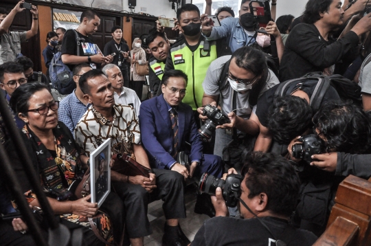 Wajah Tegar Ricky Rizal Divonis 13 Tahun Penjara