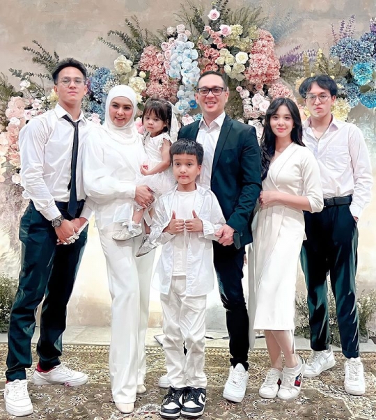 Potret Kompak Fadli Akhmad Bersama Istri & Anak-anak, Disebut Keluarga Good Looking