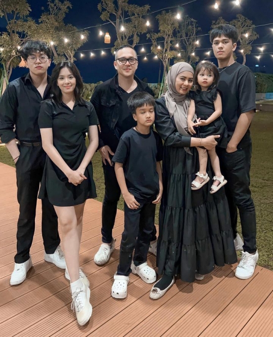 Potret Kompak Fadli Akhmad Bersama Istri & Anak-anak, Disebut Keluarga Good Looking