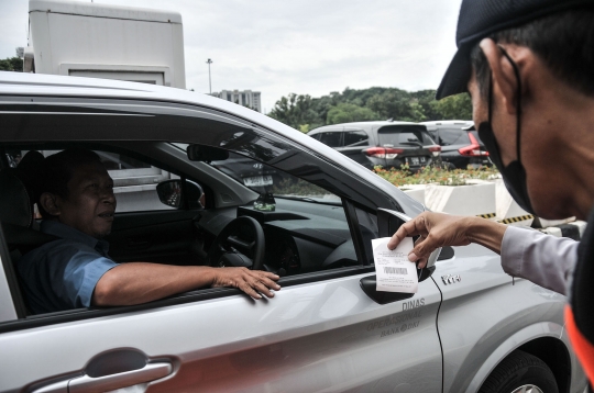 Mobil Tak Lolos Uji Emisi Kini Bayar Parkir Lebih Mahal