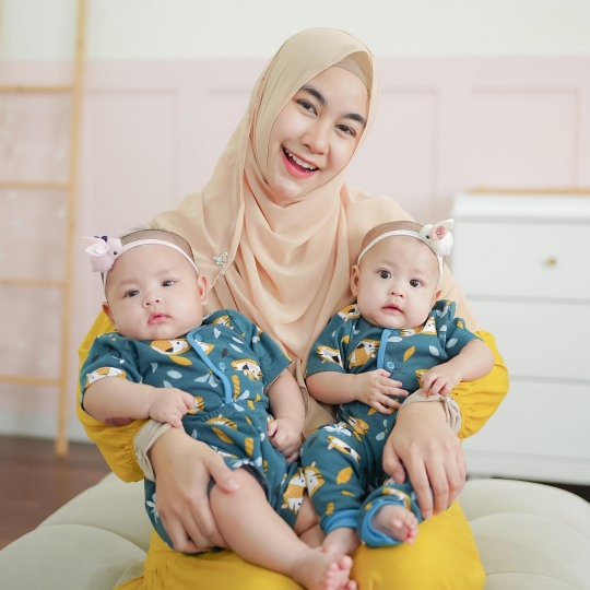 Twins Cantik! 6 Potret Terbaru Alma & Alsha Anak Kembar Anisa Rahma Menginjak 4 Bulan