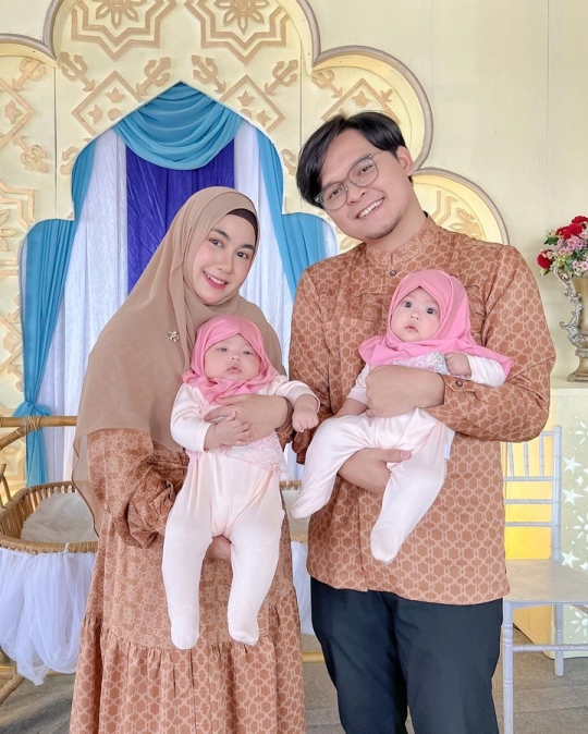 Twins Cantik! 6 Potret Terbaru Alma & Alsha Anak Kembar Anisa Rahma Menginjak 4 Bulan