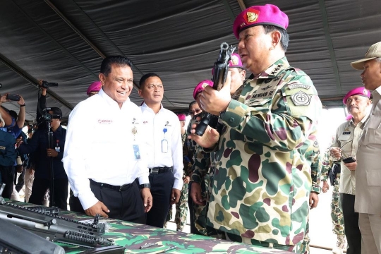 Potret Gagah Menhan Prabowo Diri di Atas Tank di Sarang Petarung Marinir TNI AL