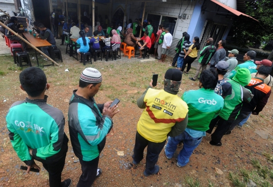 Berbagi Keberkahan dengan Membuka Warung Makan Gratis di Depok