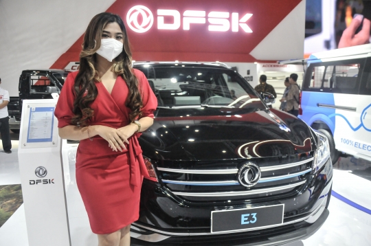 Pesona SPG Cantik Warnai IIMS 2023