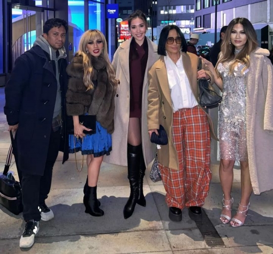 Potret Rocker Atiek CB di New York Fashion Week, jadi Sorotan