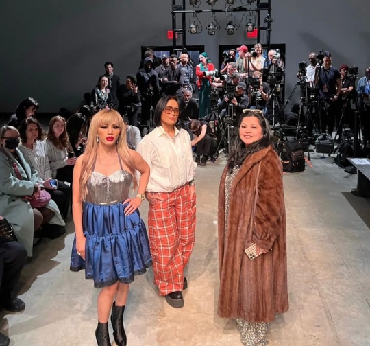 Potret Rocker Atiek CB di New York Fashion Week, jadi Sorotan