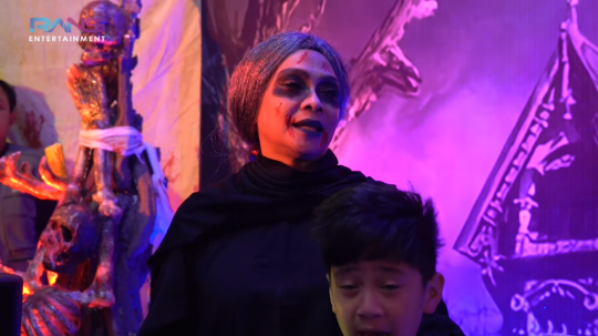 Totalitas Banget! Deretan Foto Mama Rieta di Momen Ultah Raffi & Nagita, jadi 'Hantu'
