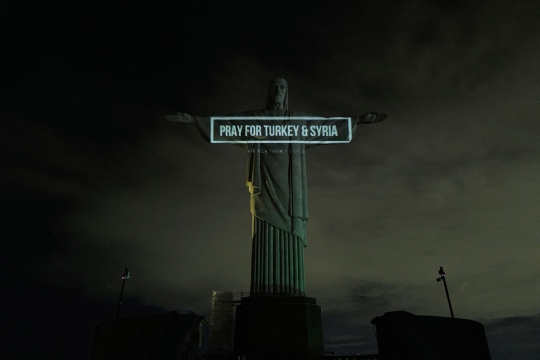 Patung Yesus di Brasil Berikan Penghormatan untuk Korban Gempa Turki dan Suriah