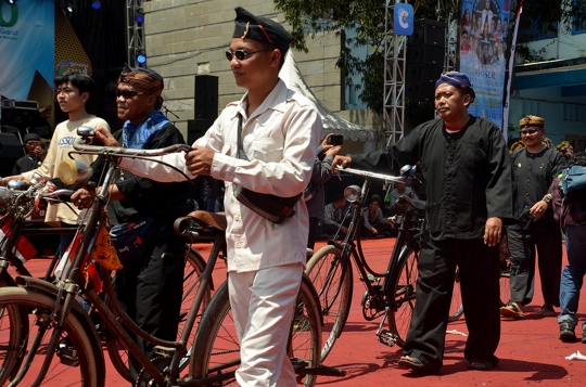 Atraksi Debus Meriahkan Pawai Hari Jadi Garut ke-210 Tahun