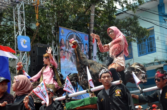 Atraksi Debus Meriahkan Pawai Hari Jadi Garut ke-210 Tahun