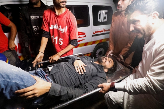 Momen Mencekam Taliban Serbu Markas Polisi Pakistan, Banyak Ledakan & Hujan Tembakan